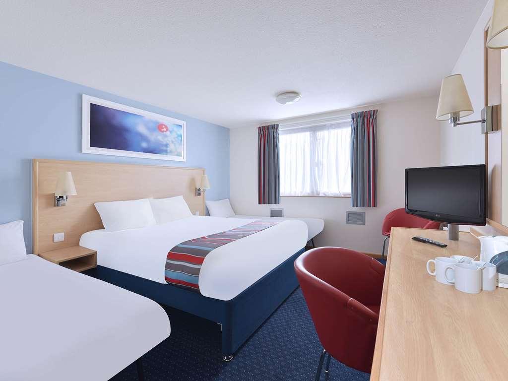 Travelodge Edinburgh Dreghorn חדר תמונה