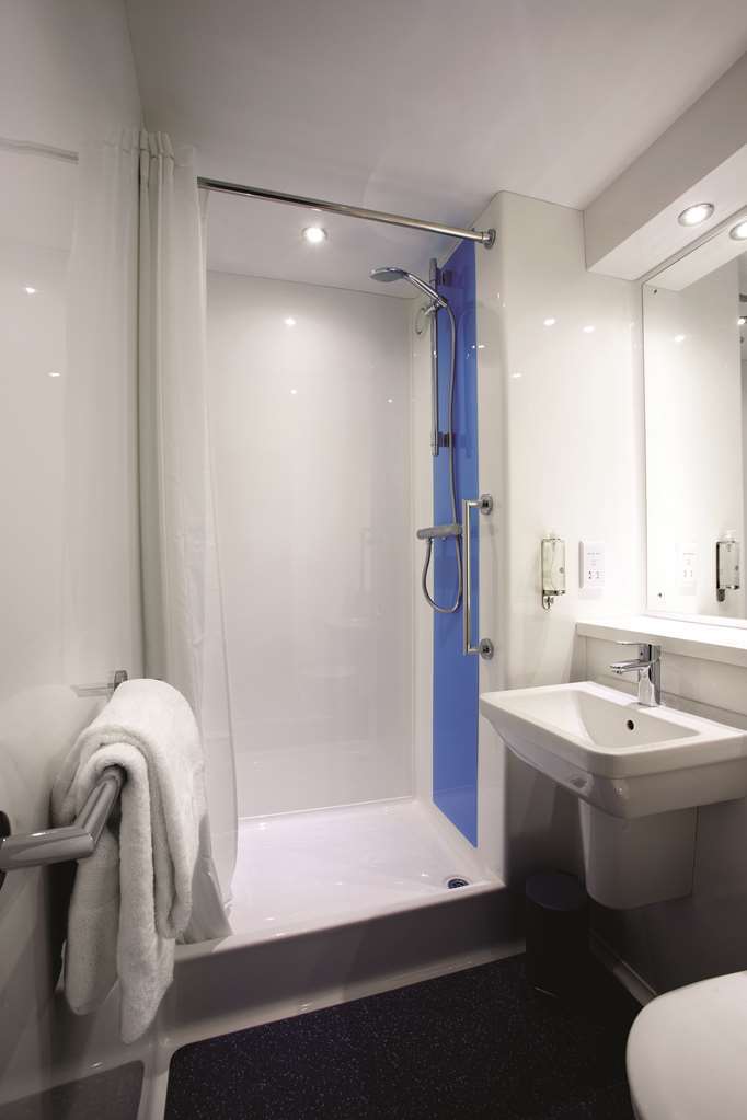 Travelodge Edinburgh Dreghorn חדר תמונה