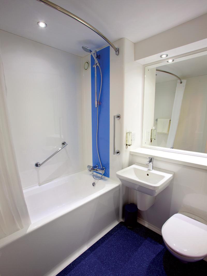 Travelodge Edinburgh Dreghorn מראה חיצוני תמונה